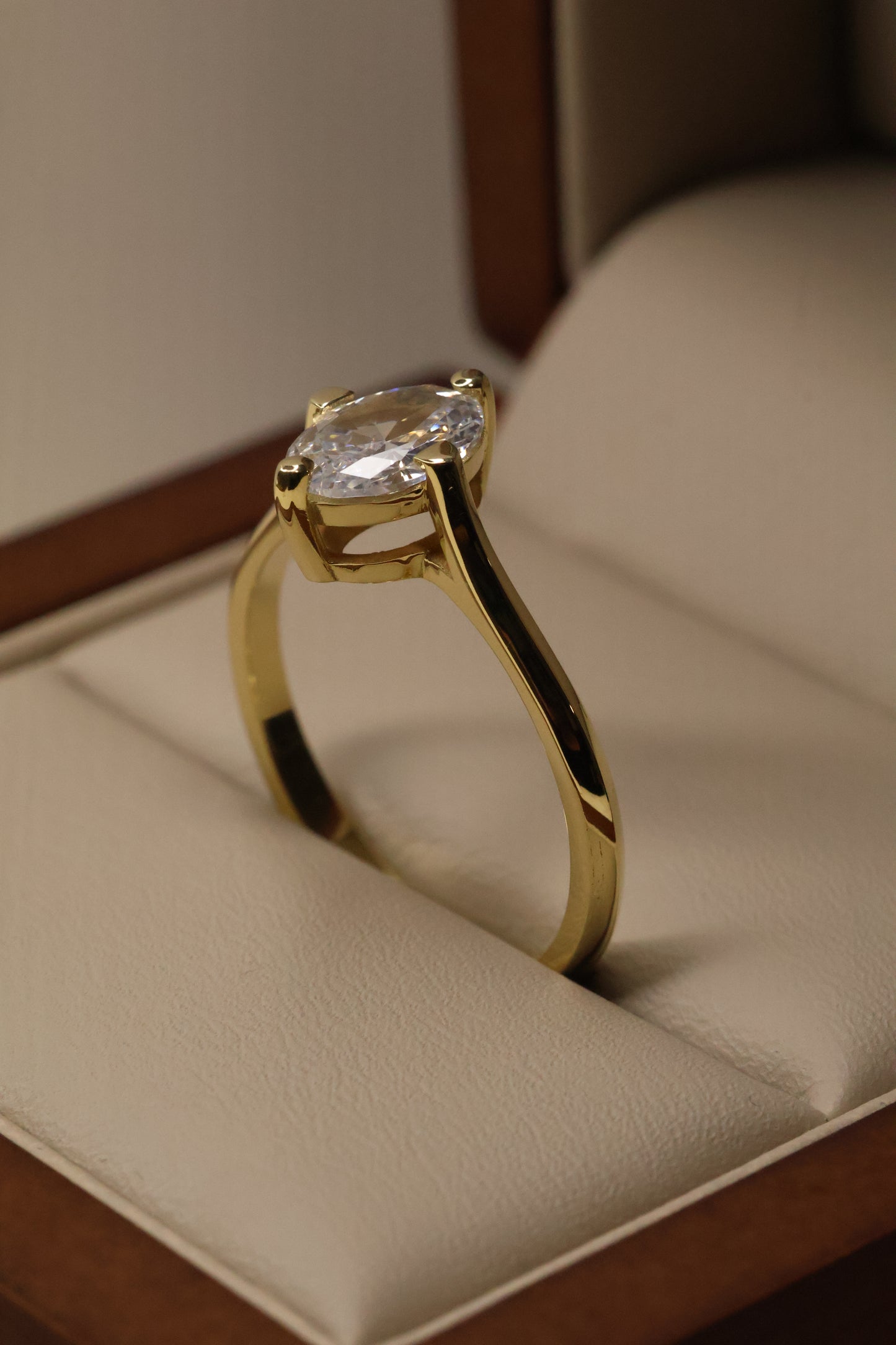 Anillo Annelisse en Oro Amarillo 18k Circonia 1.0 ct Mod.16090