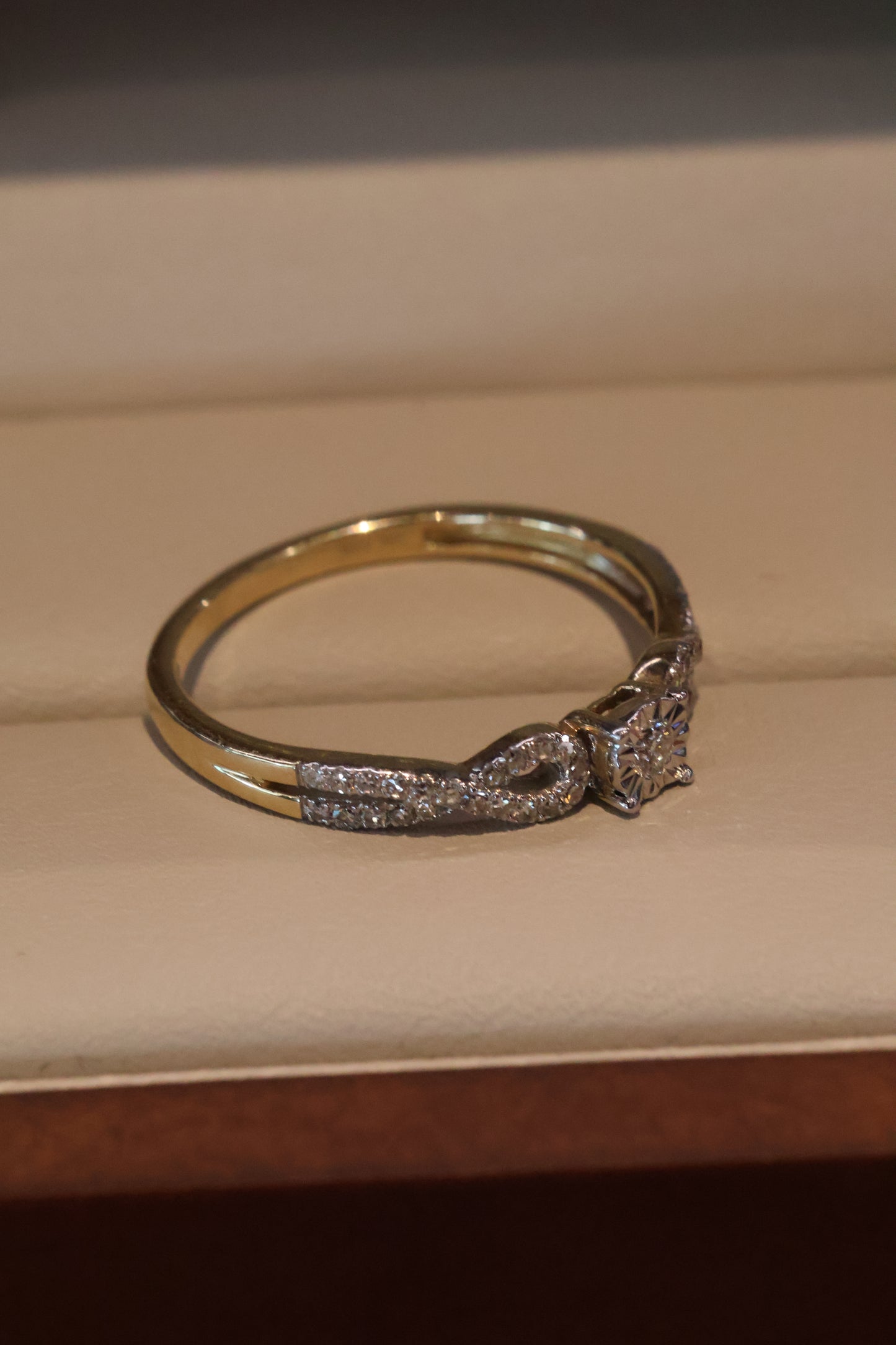 Anillo Of2141 en oro amarillo 14k con diamante natural .20cts
