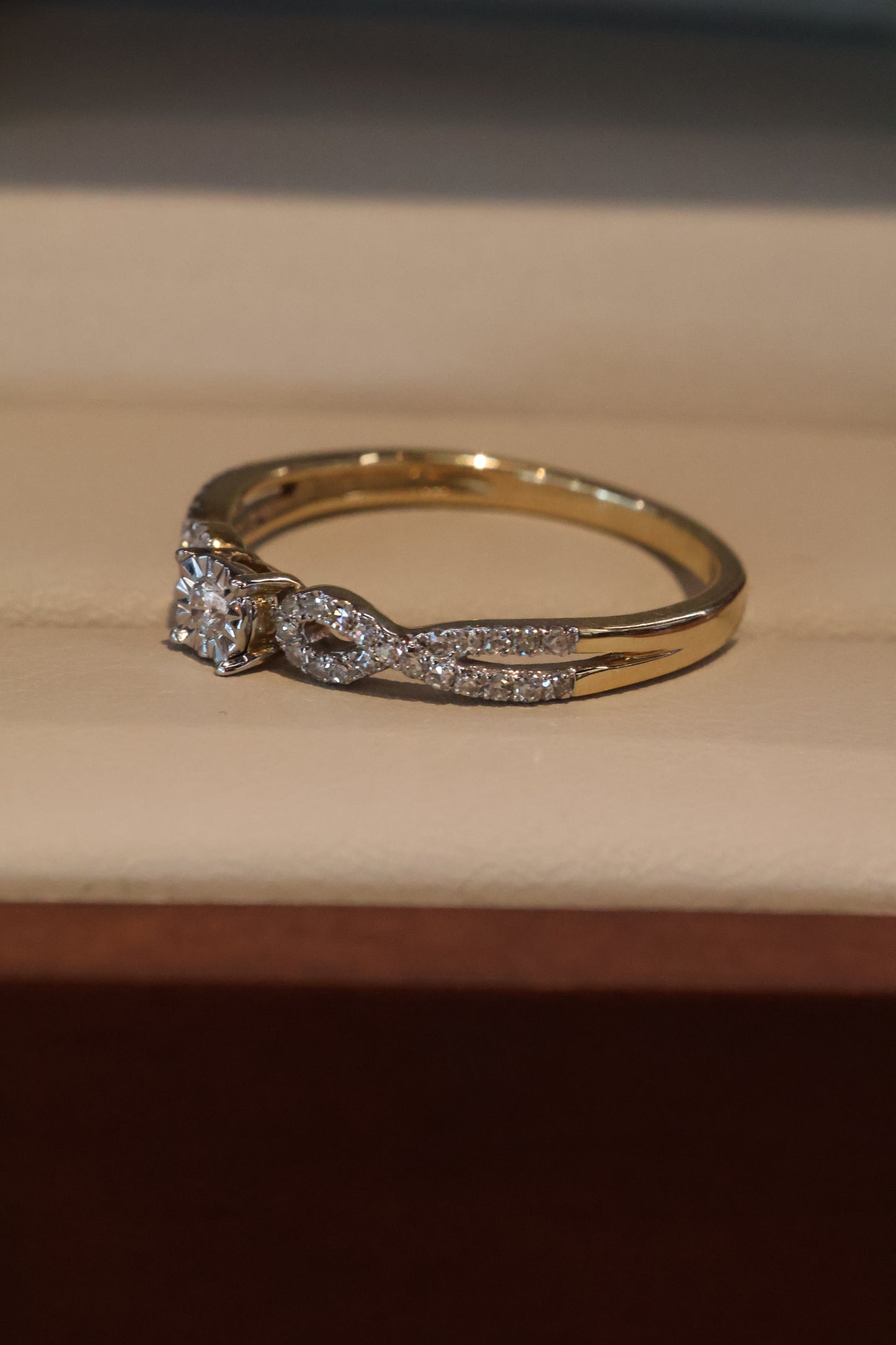 Anillo Of2141 en oro amarillo 14k con diamante natural .20cts