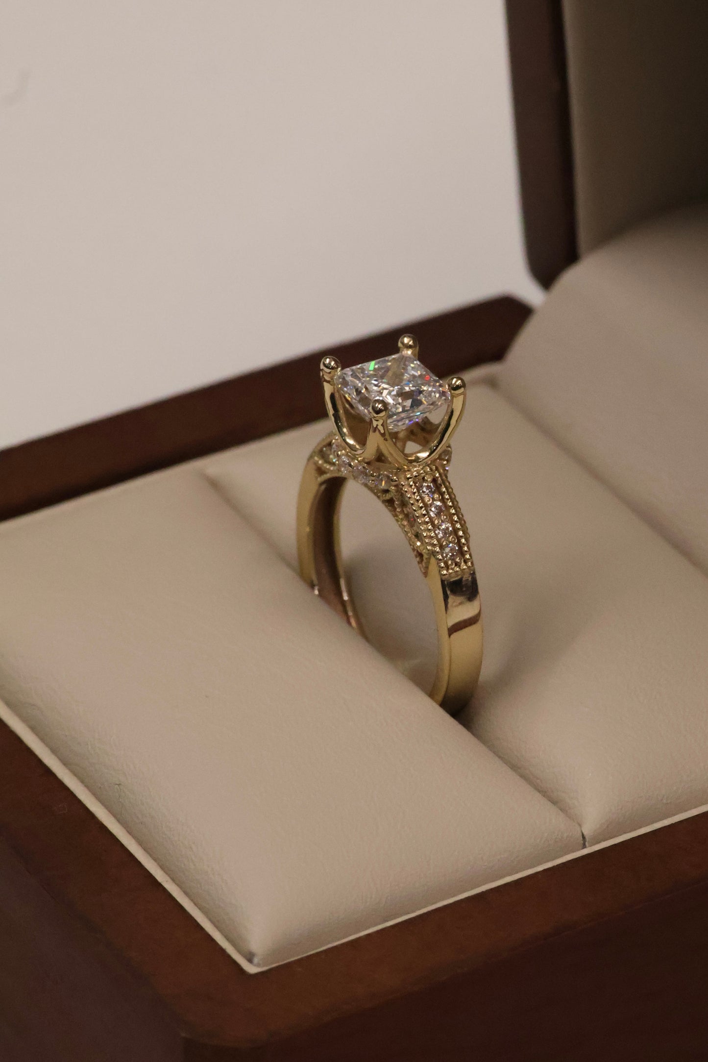 Anillo de compromiso en Oro