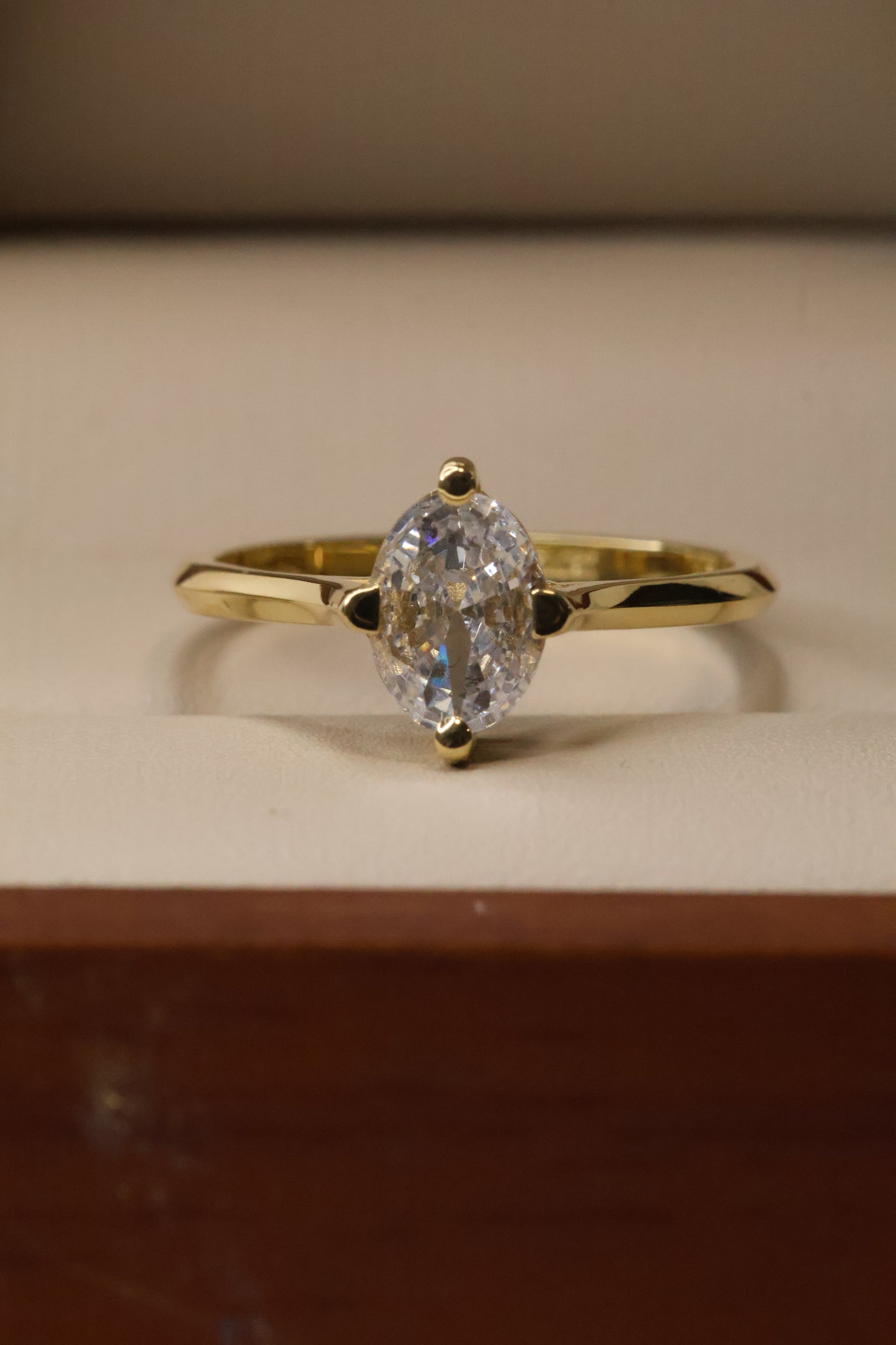 Anillo Annelisse en Oro Amarillo 18k Circonia 1.0 ct Mod.16090