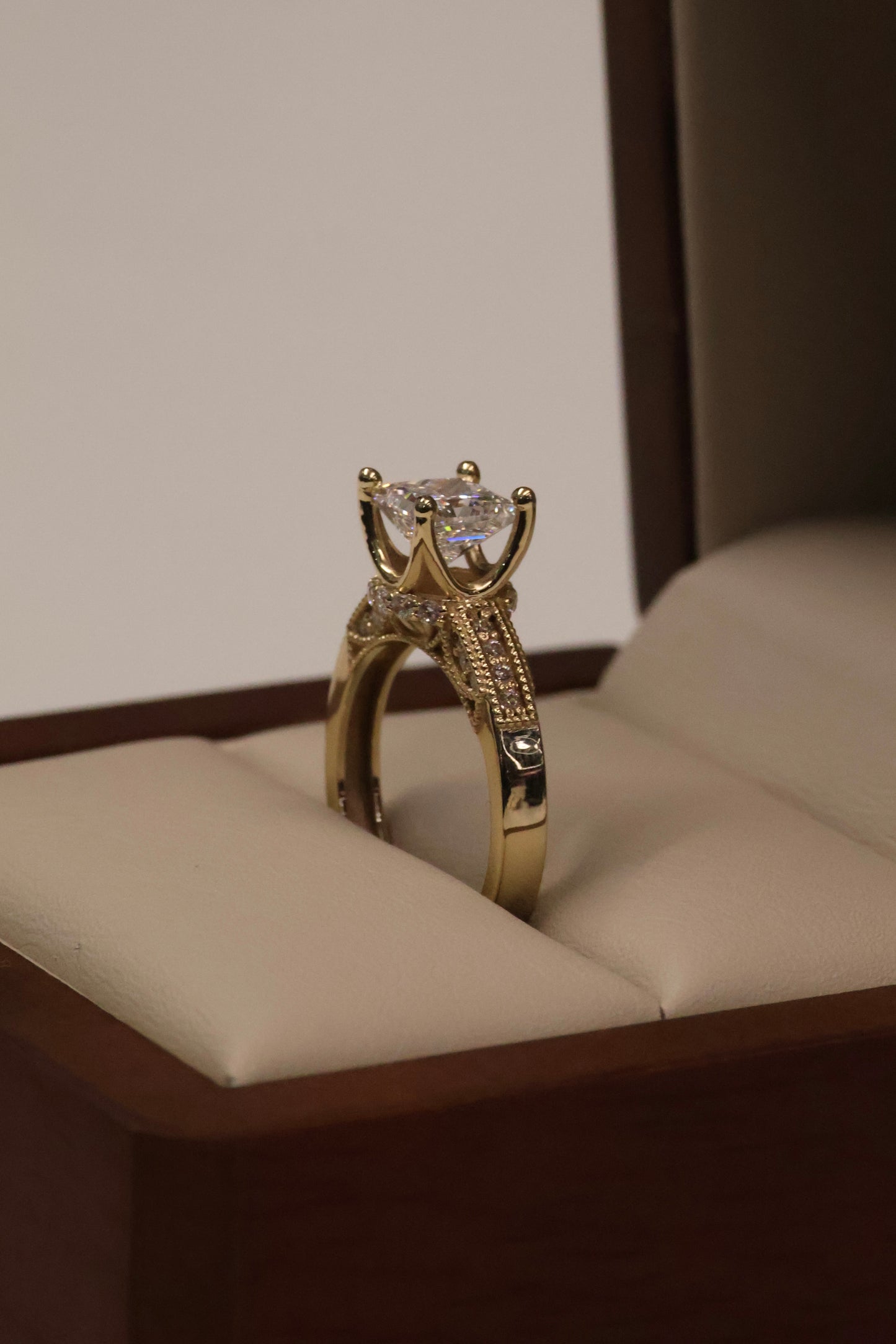 Anillo de compromiso en Oro