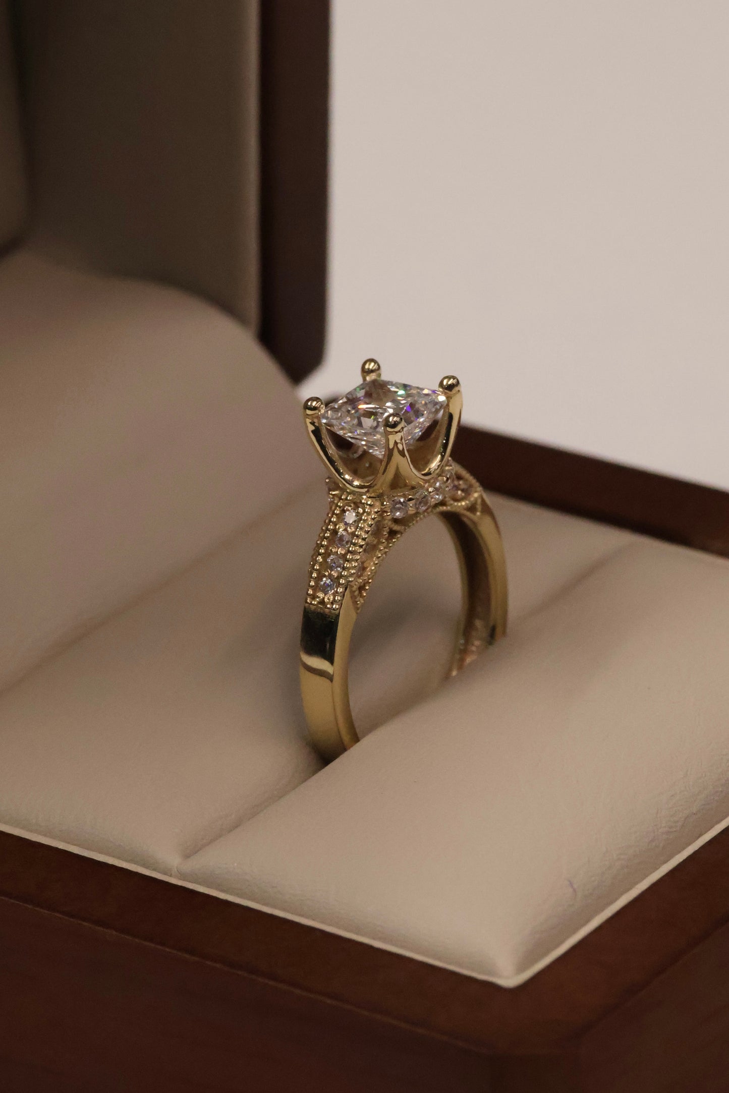 Anillo de compromiso en Oro