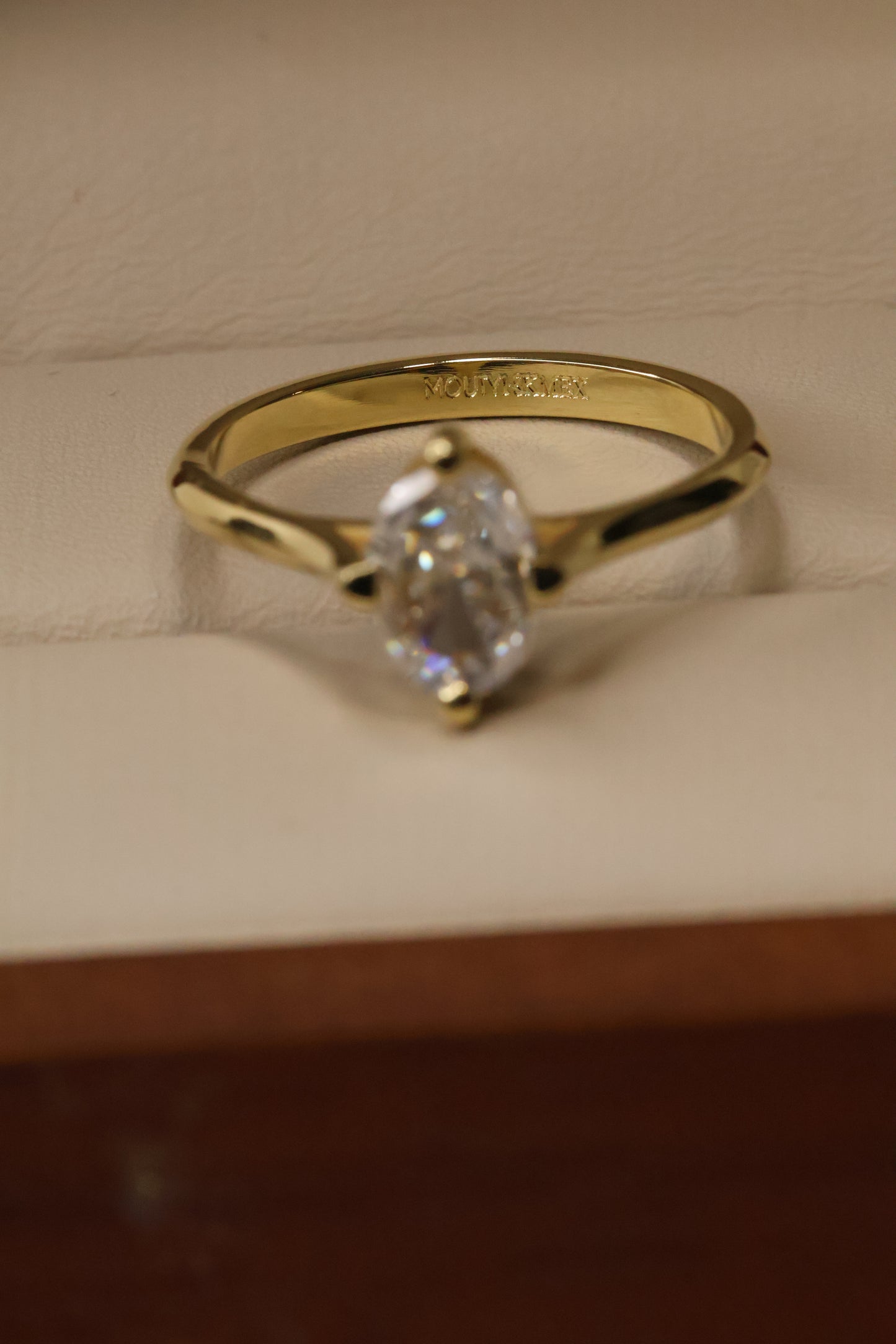 Anillo Annelisse en Oro Amarillo 18k Circonia 1.0 ct Mod.16090