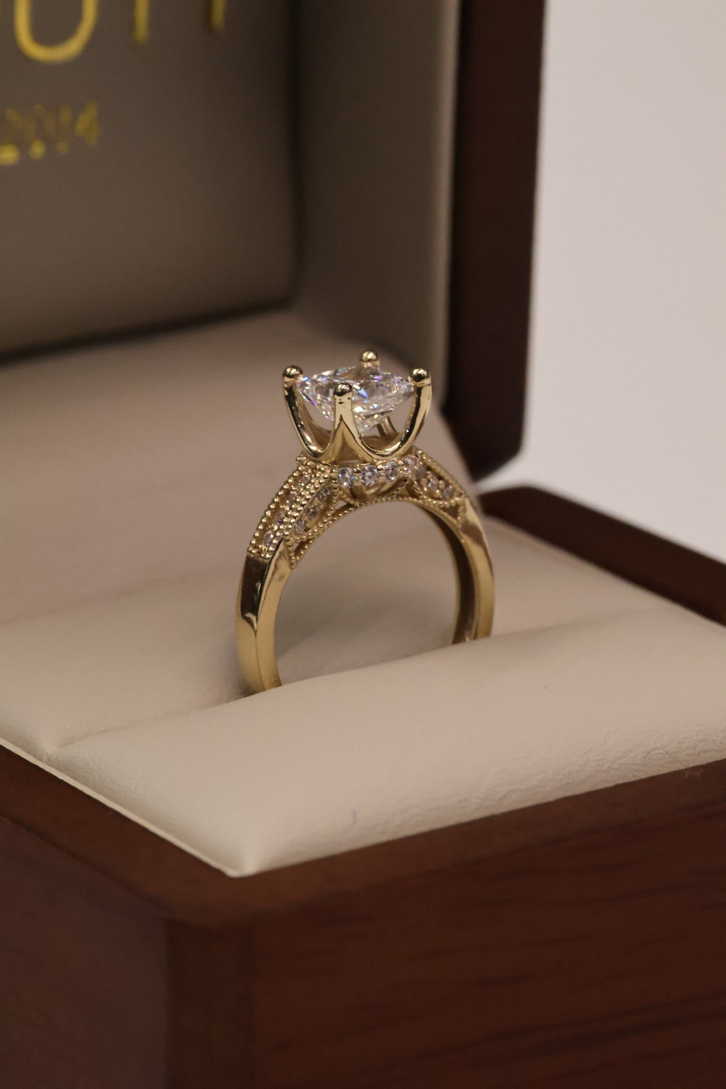 Anillo de compromiso en Oro
