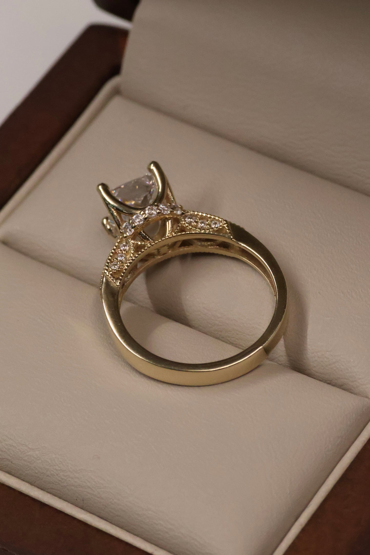 Anillo de compromiso en Oro