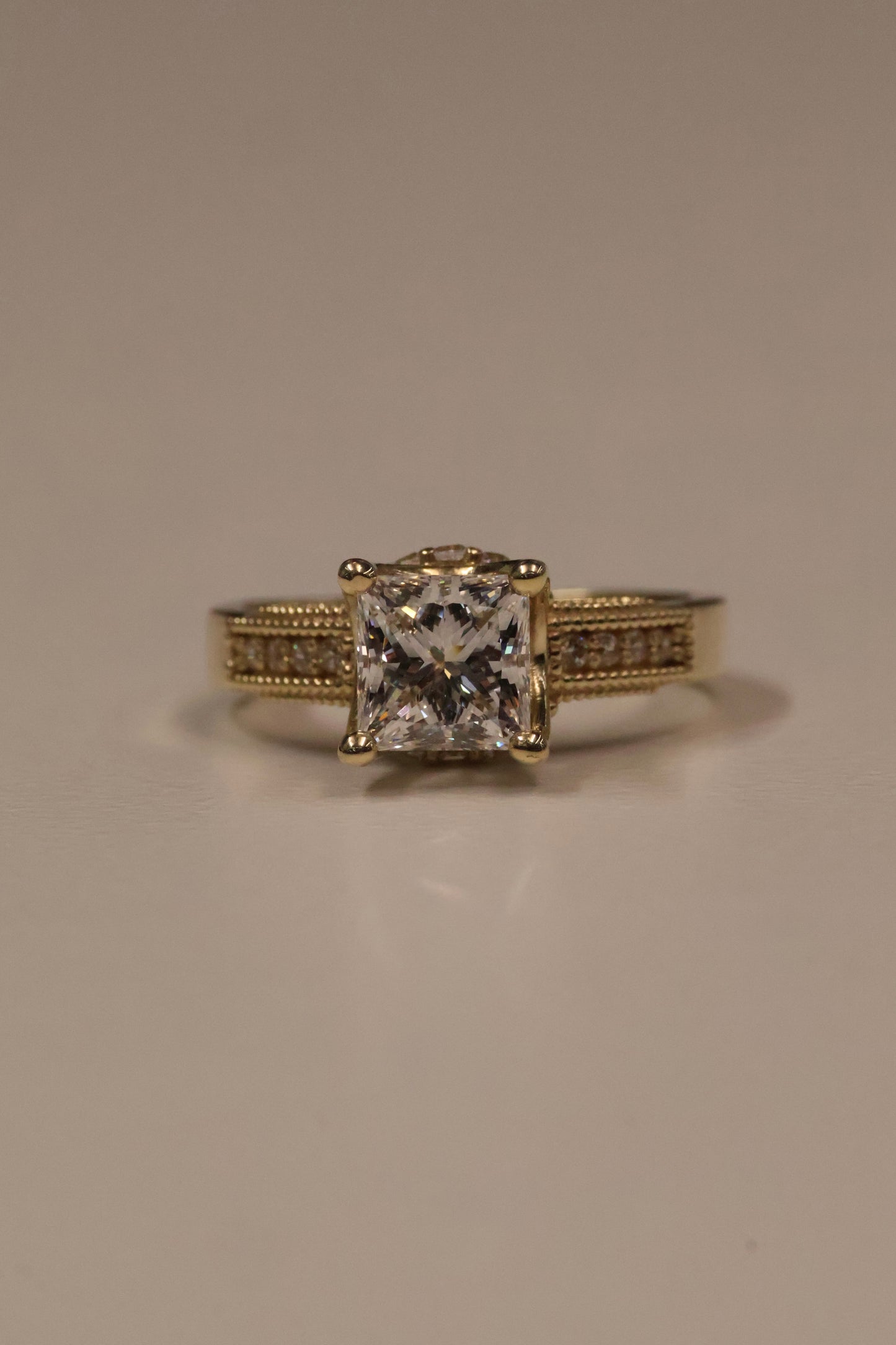 Anillo de compromiso en Oro