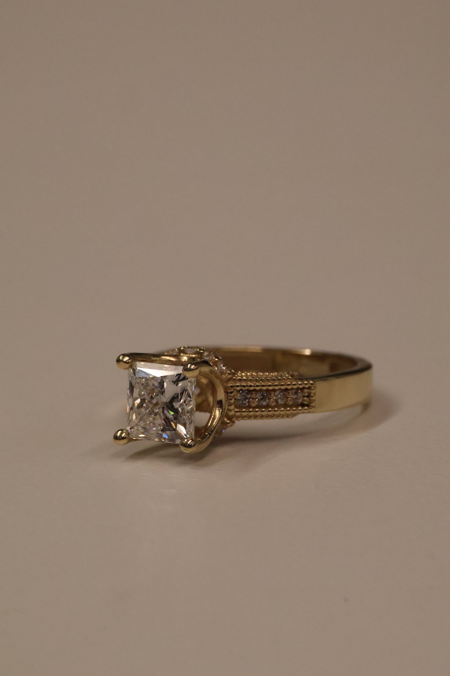 Anillo de compromiso en Oro