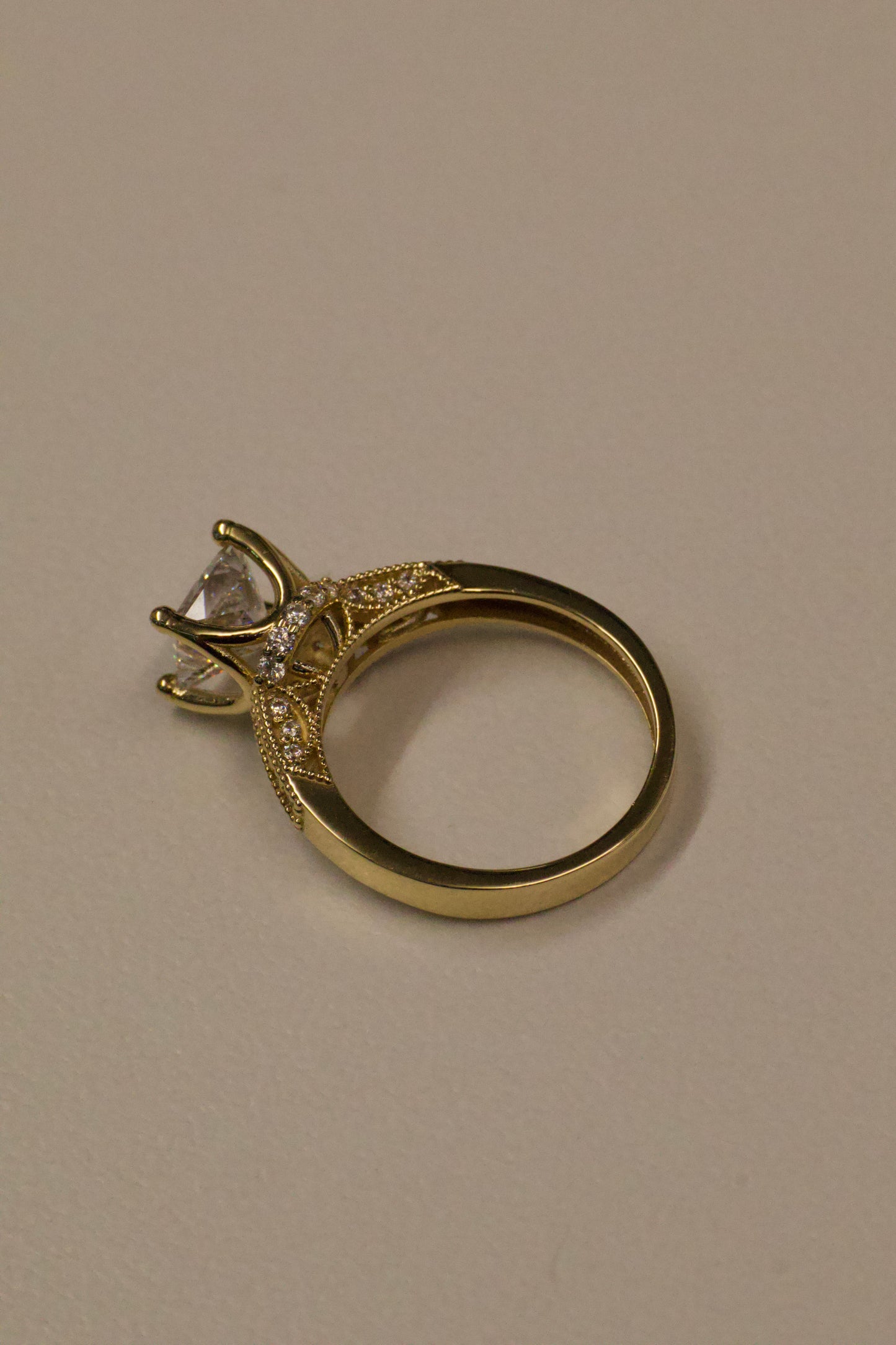Anillo de compromiso en Oro