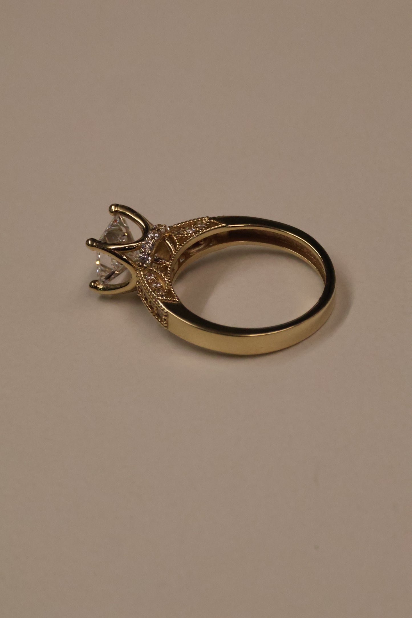 Anillo de compromiso en Oro