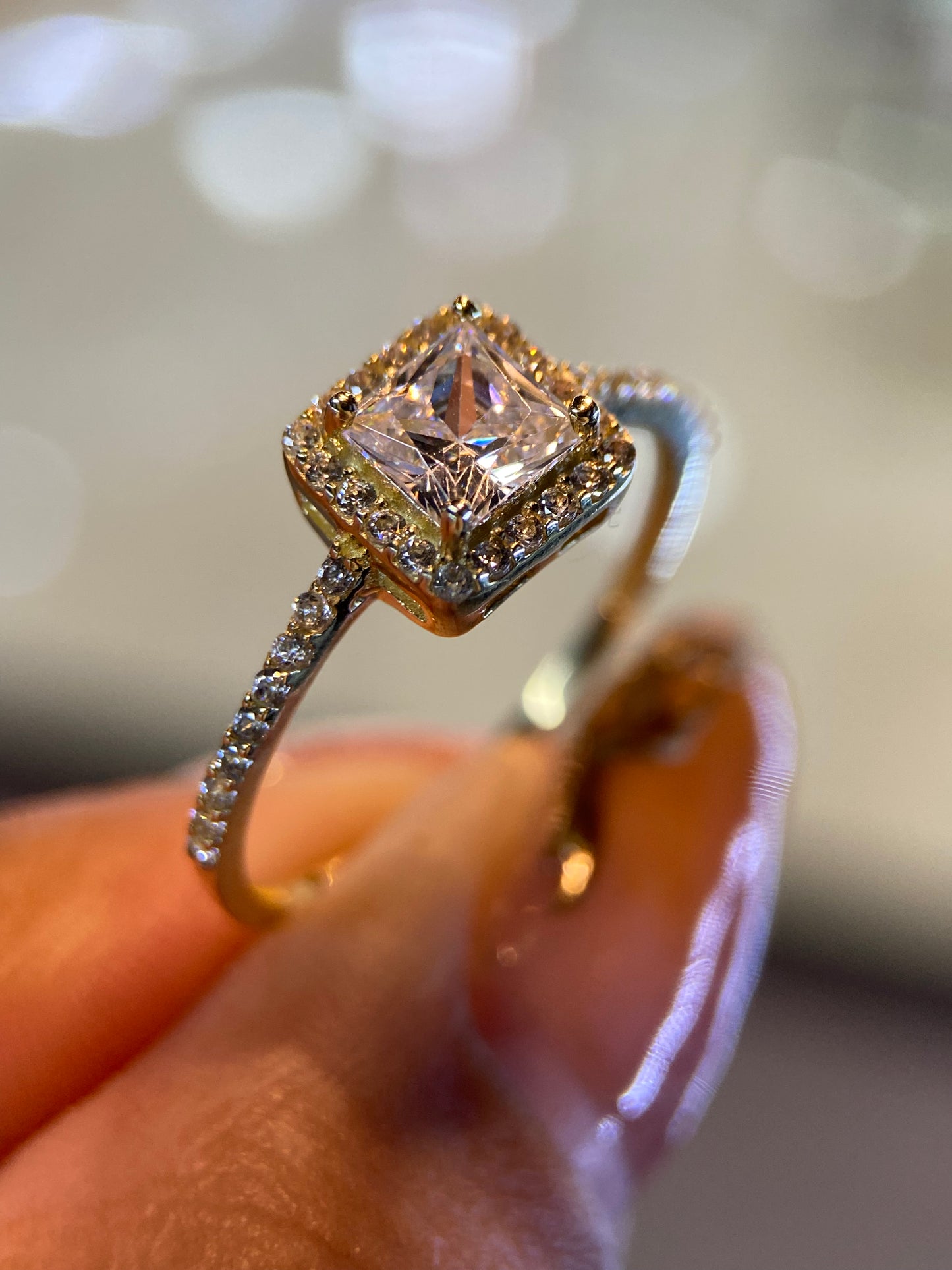 Anillo de compromiso en oro