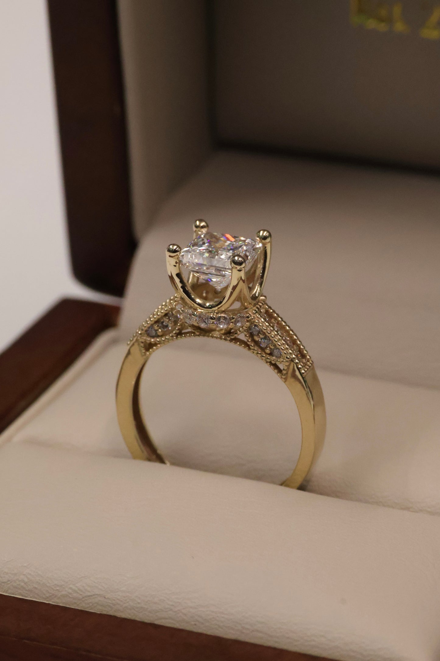 Anillo de compromiso en Oro