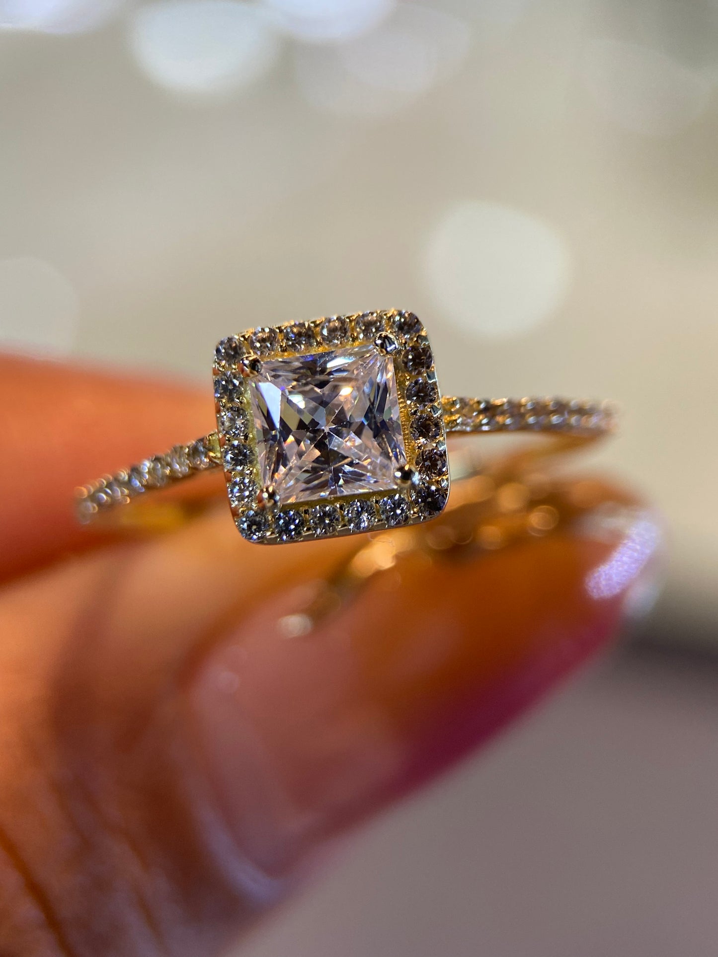 Anillo de compromiso en oro