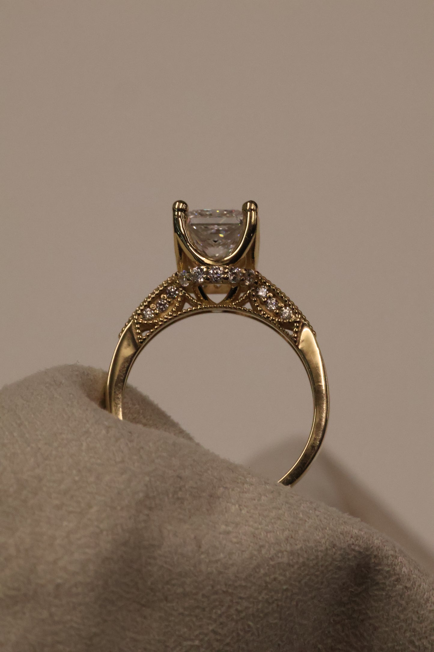 Anillo de compromiso en Oro