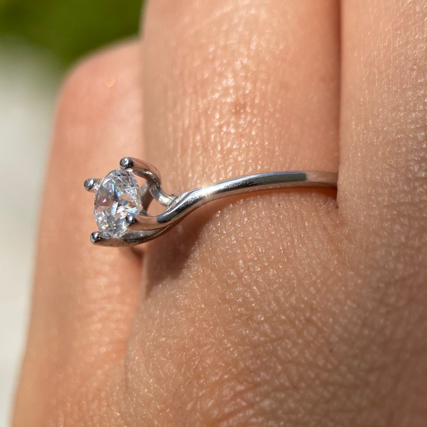 14K white gold ring with white zirconias Cod: MAN265