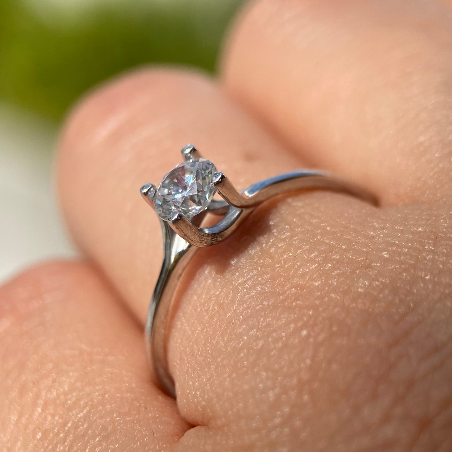 14K white gold ring with white zirconias Cod: MAN265