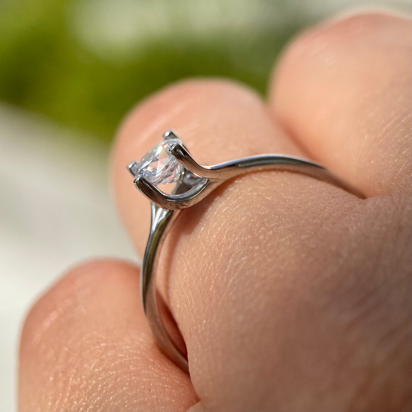 14K white gold ring with white zirconias Cod: MAN265
