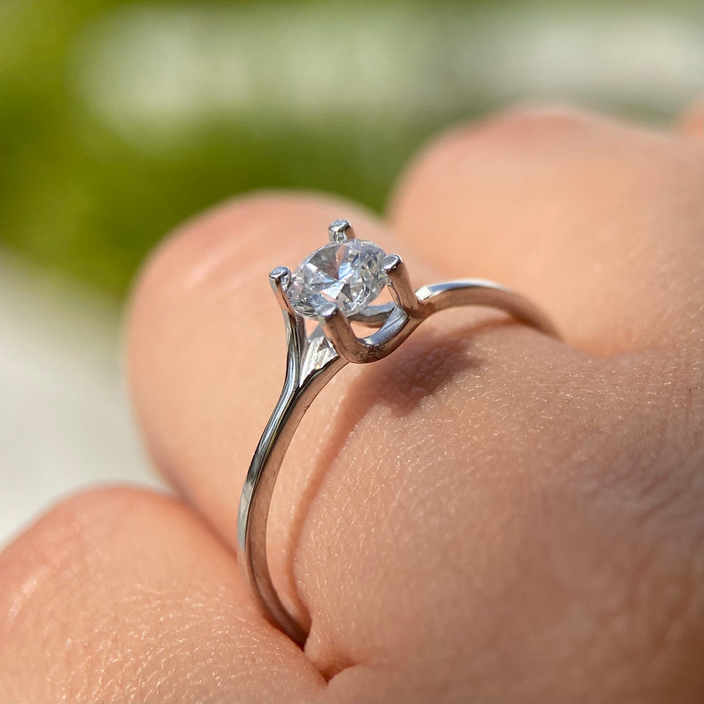 14K white gold ring with white zirconias Cod: MAN265