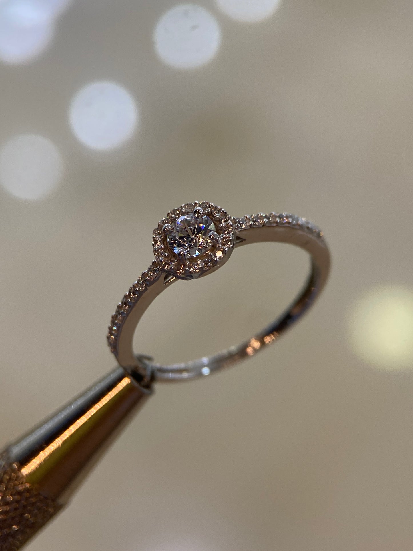 Anillo de compromiso en oro