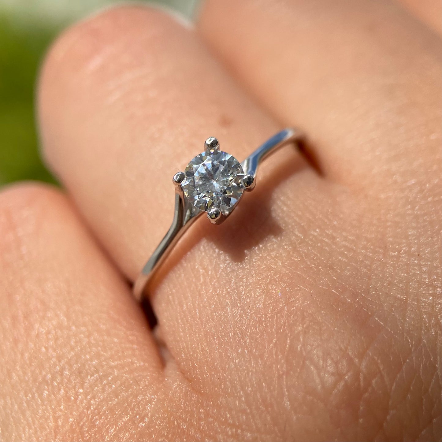 14K white gold ring with white zirconias Cod: MAN265