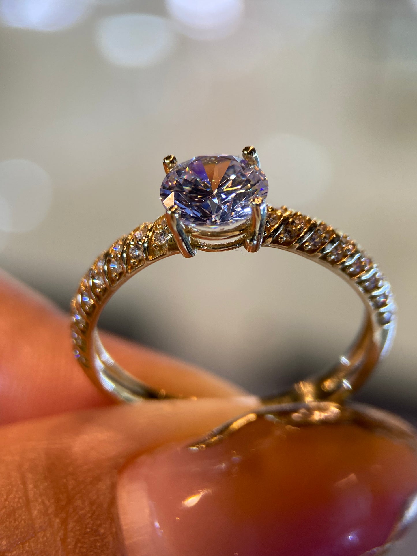 Anillo de compromiso en oro