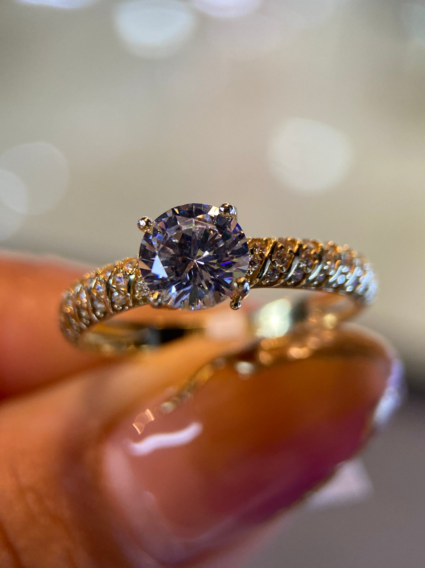 Anillo de compromiso en oro