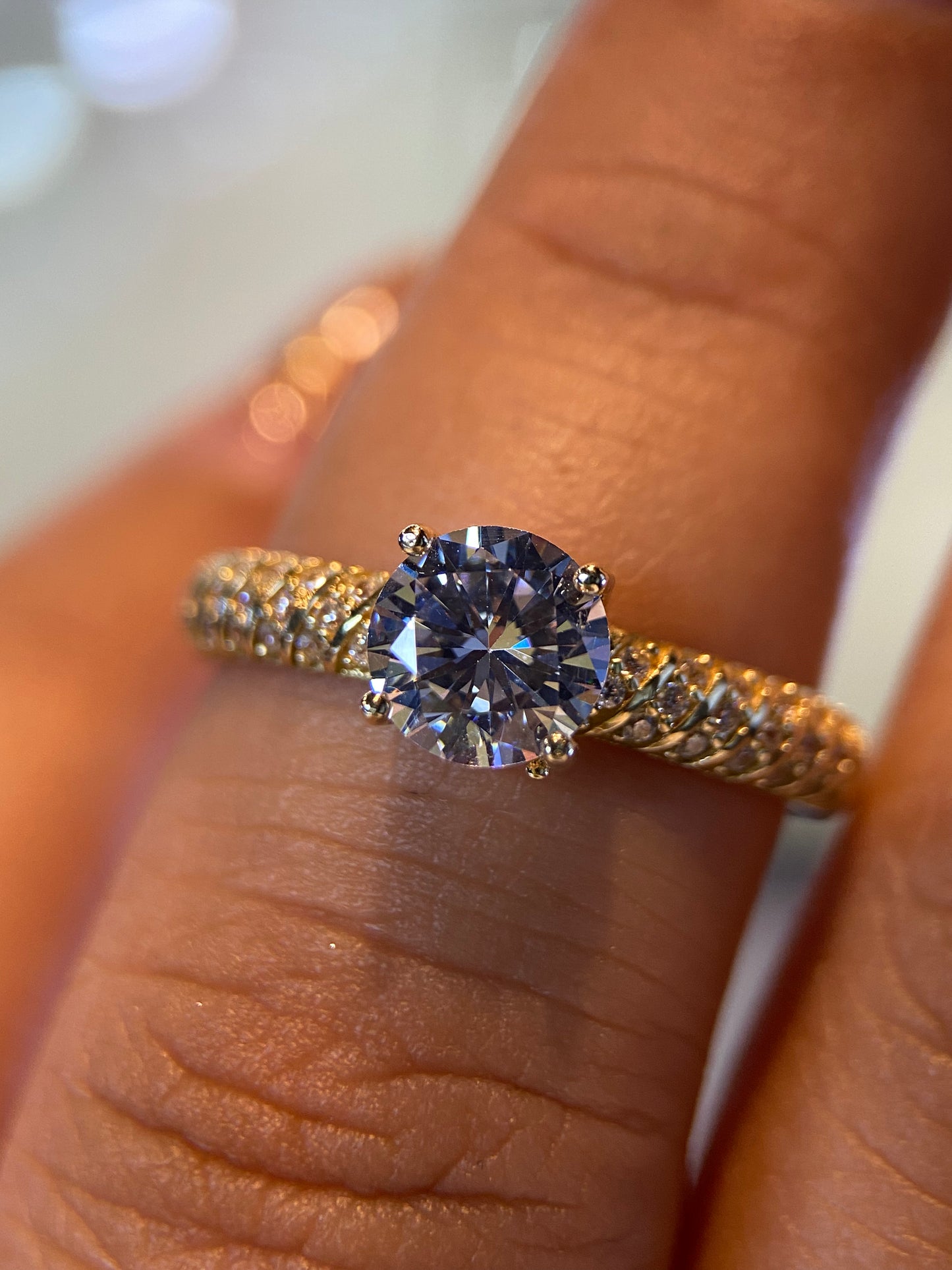 Anillo de compromiso en oro