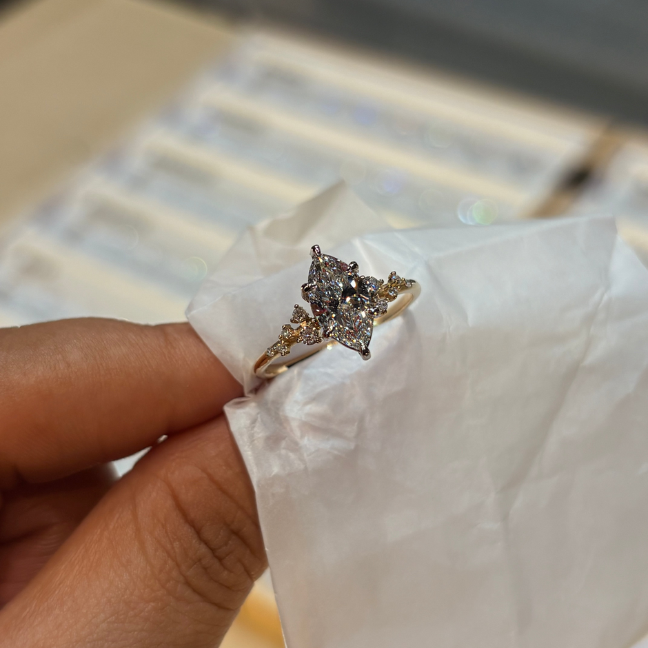 Anillo Ariel en oro con diamante de laboratorio corte marquise 1.50 ct