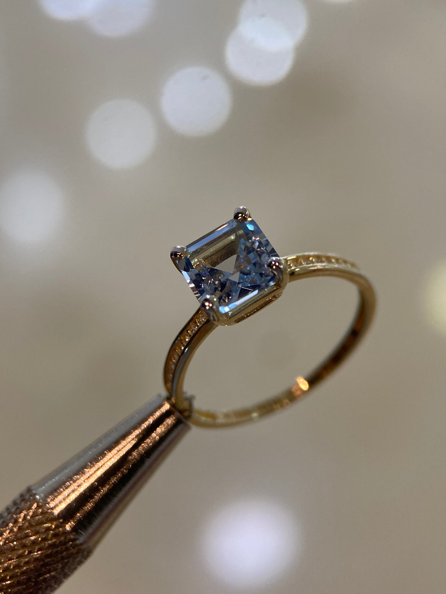 Anillo de compromiso en oro