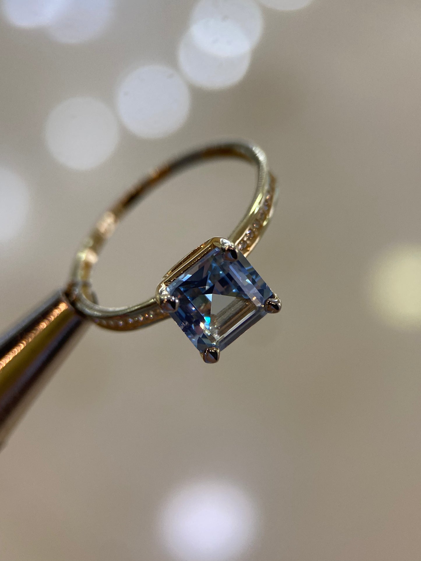 Anillo de compromiso en oro