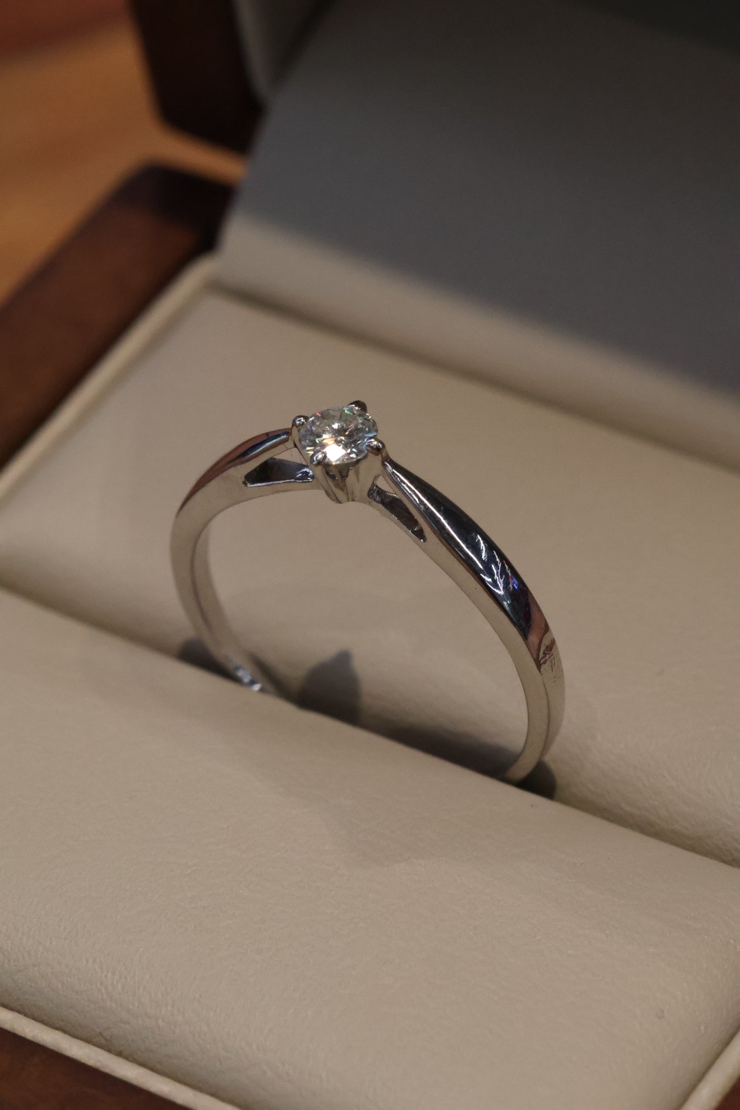 Anillo OF2165 en oro blanco 14k con diamante natural .13cts