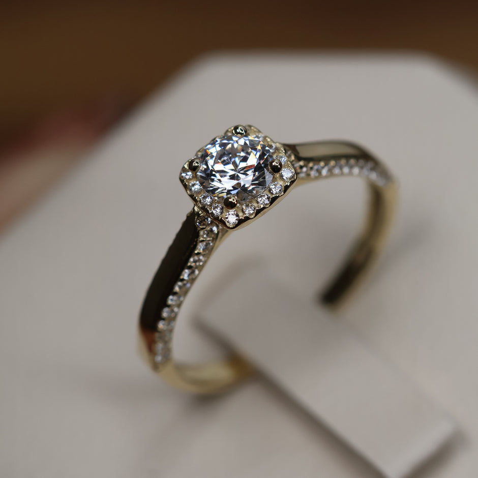 Anillo en Oro Amarillo 10k con Circonias Mod. 15853