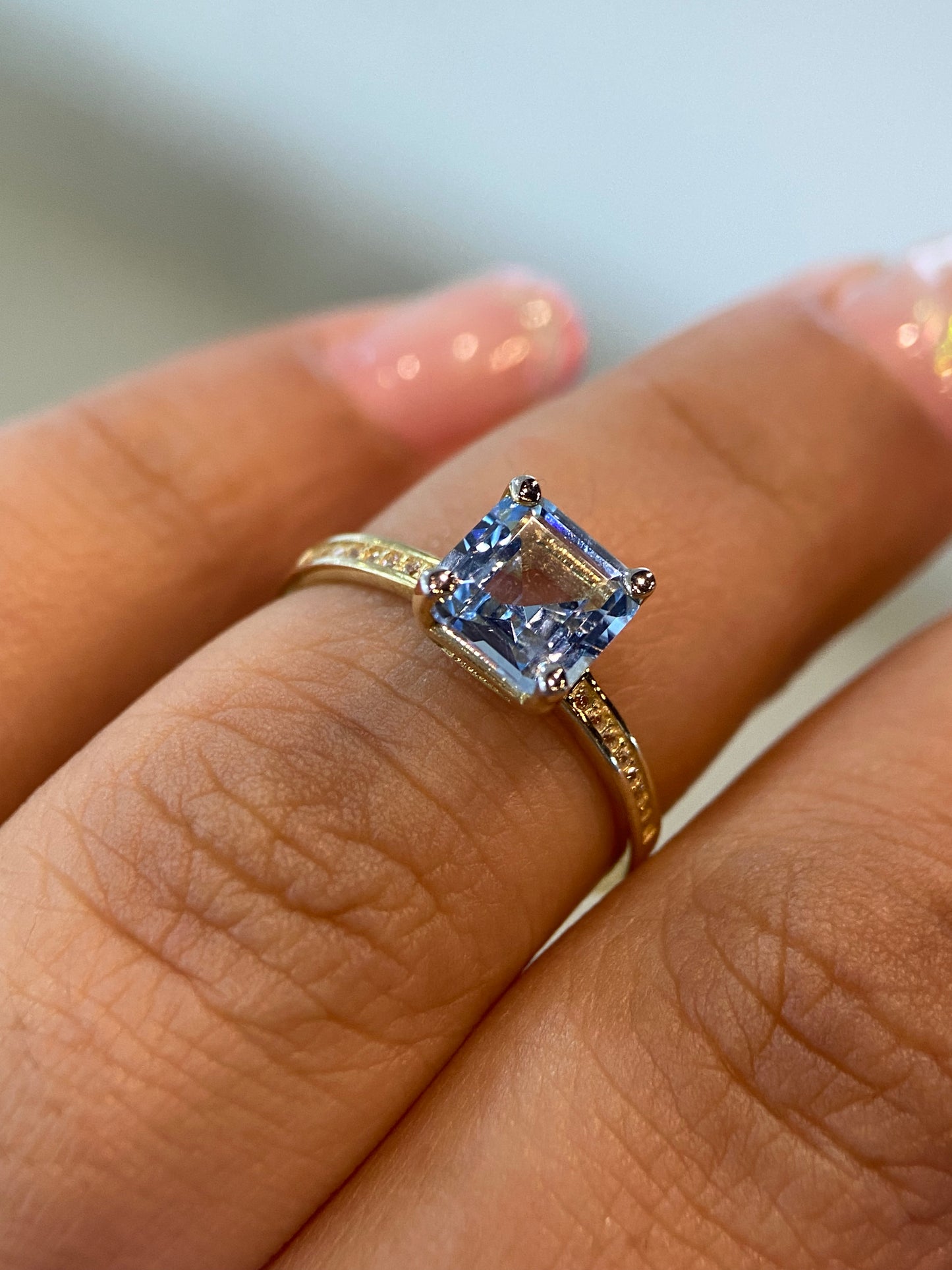 Anillo de compromiso en oro