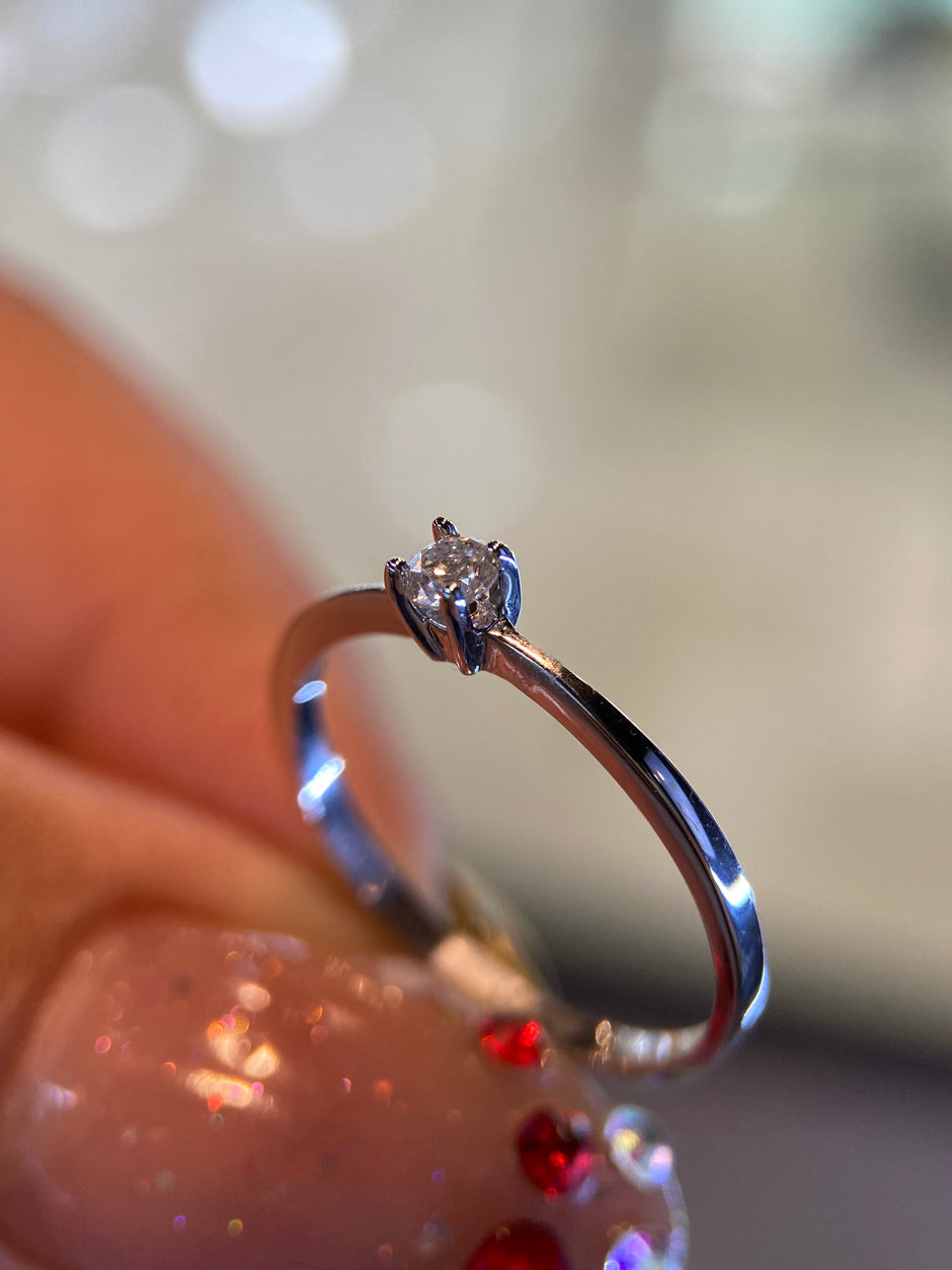 Anillo en Oro Blanco de 14k con Diamante natural .10cts  Mod: OF1960