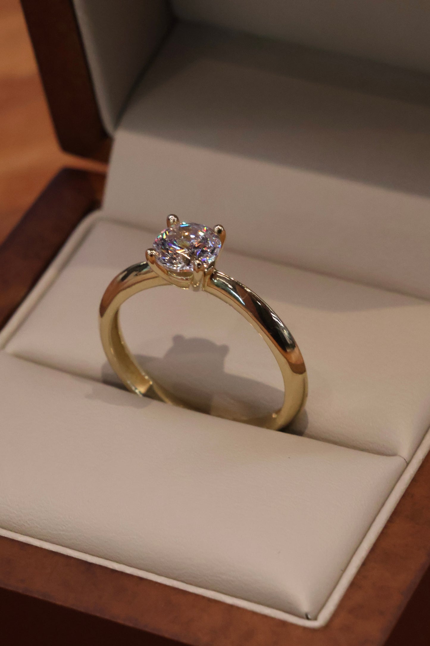 Anillo en oro amarillo 10k con circonia Mod. 16021