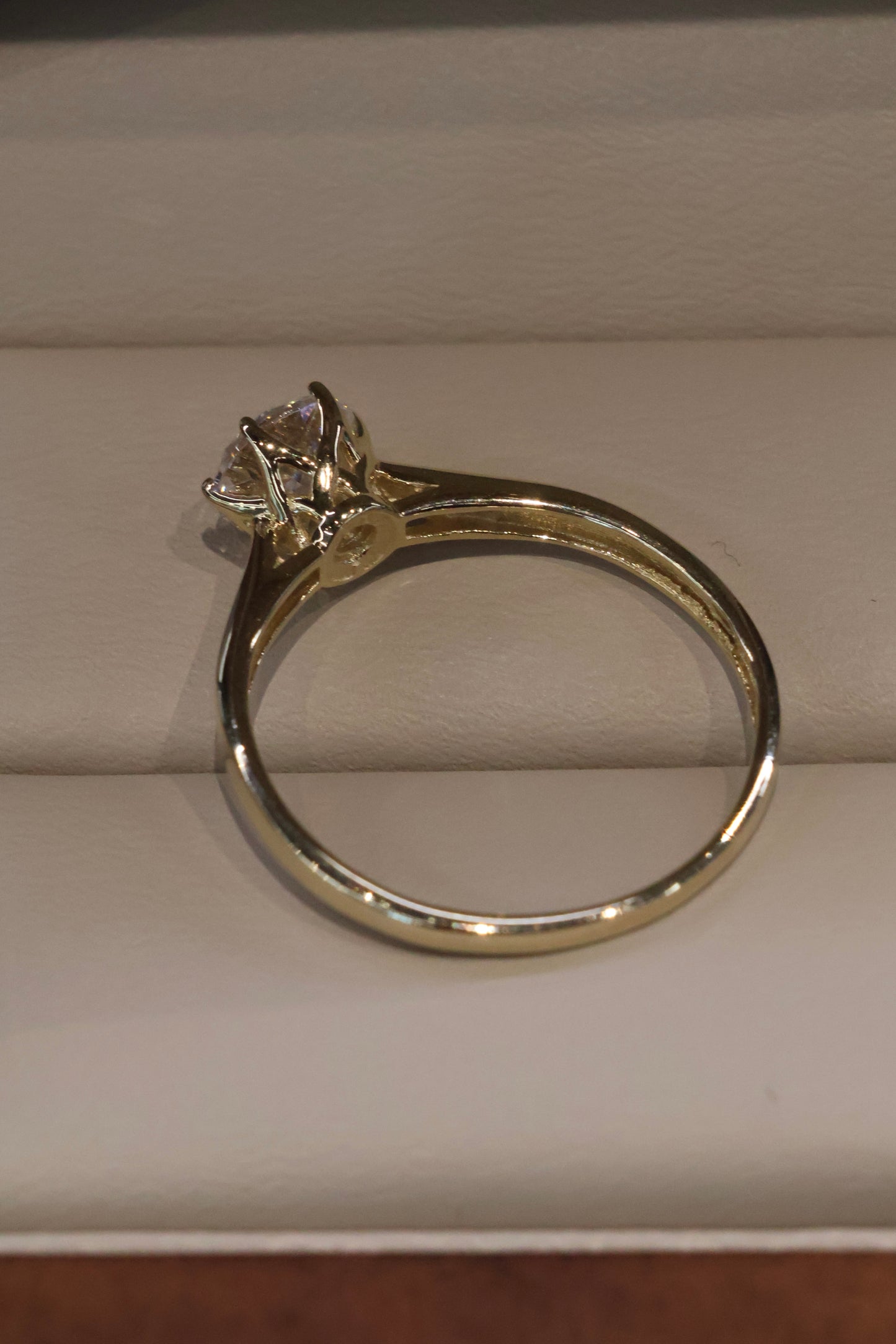 Anillo de compromiso en Oro