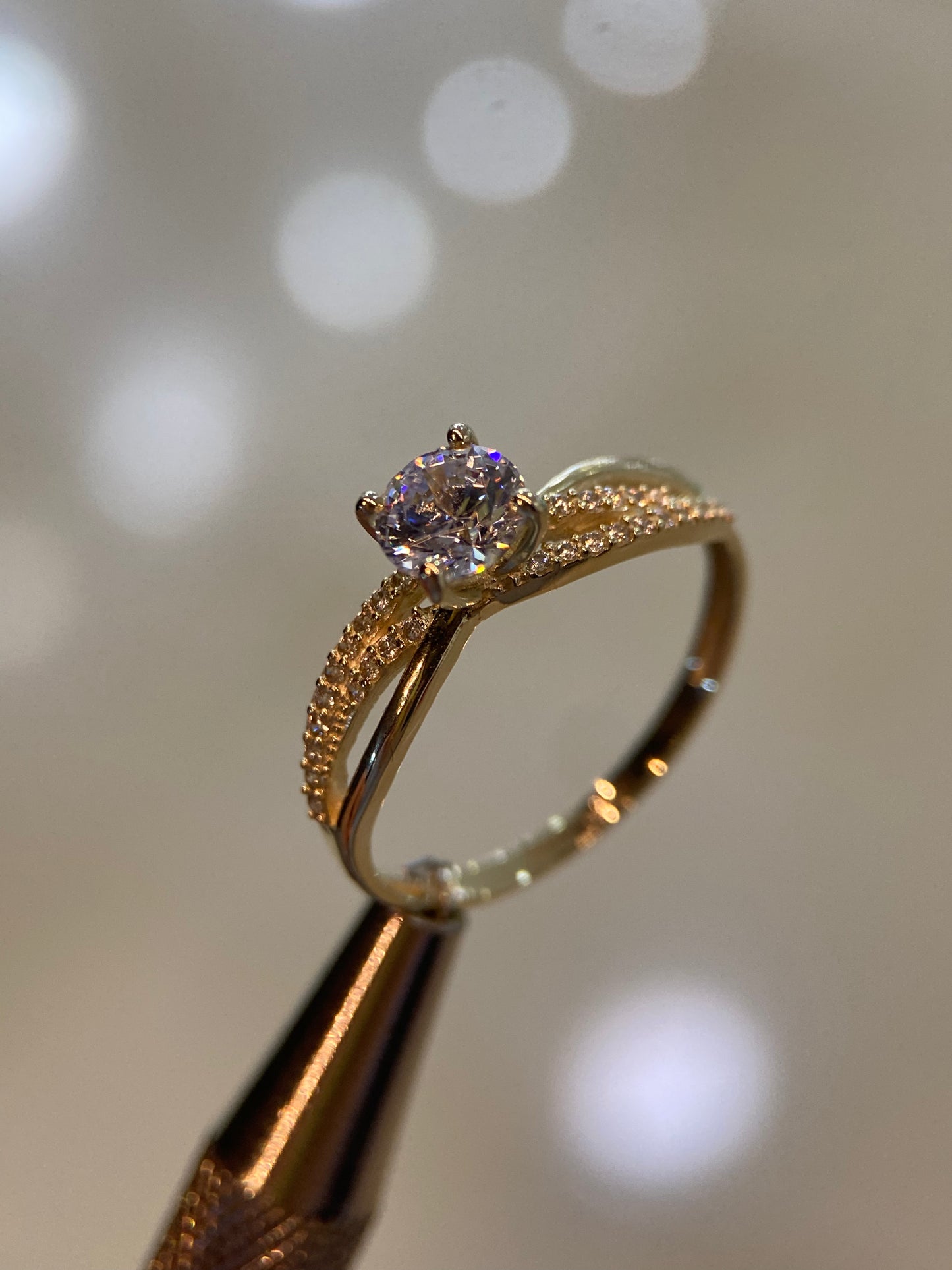 Anillo de compromiso en oro