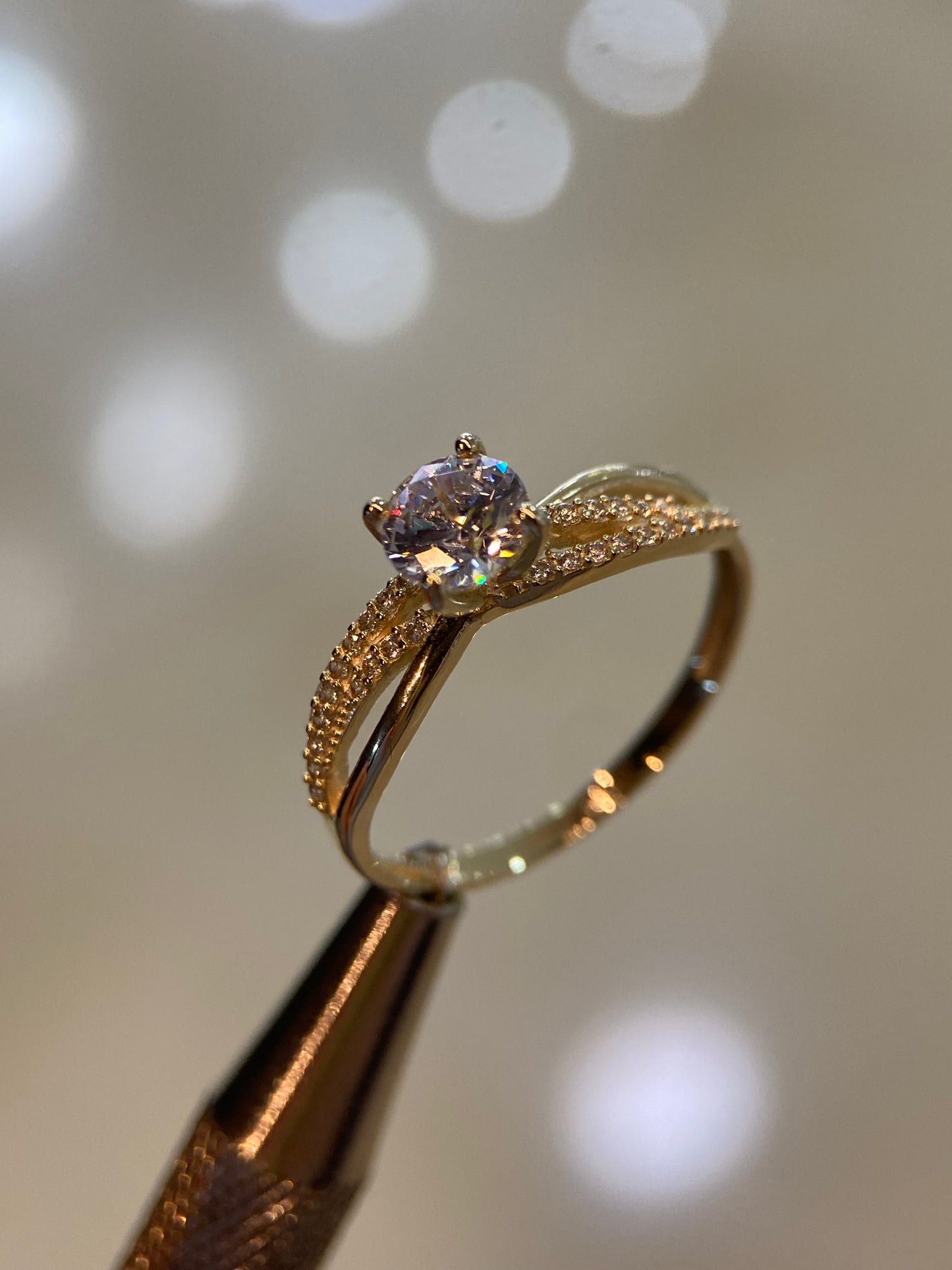 Anillo de compromiso en oro