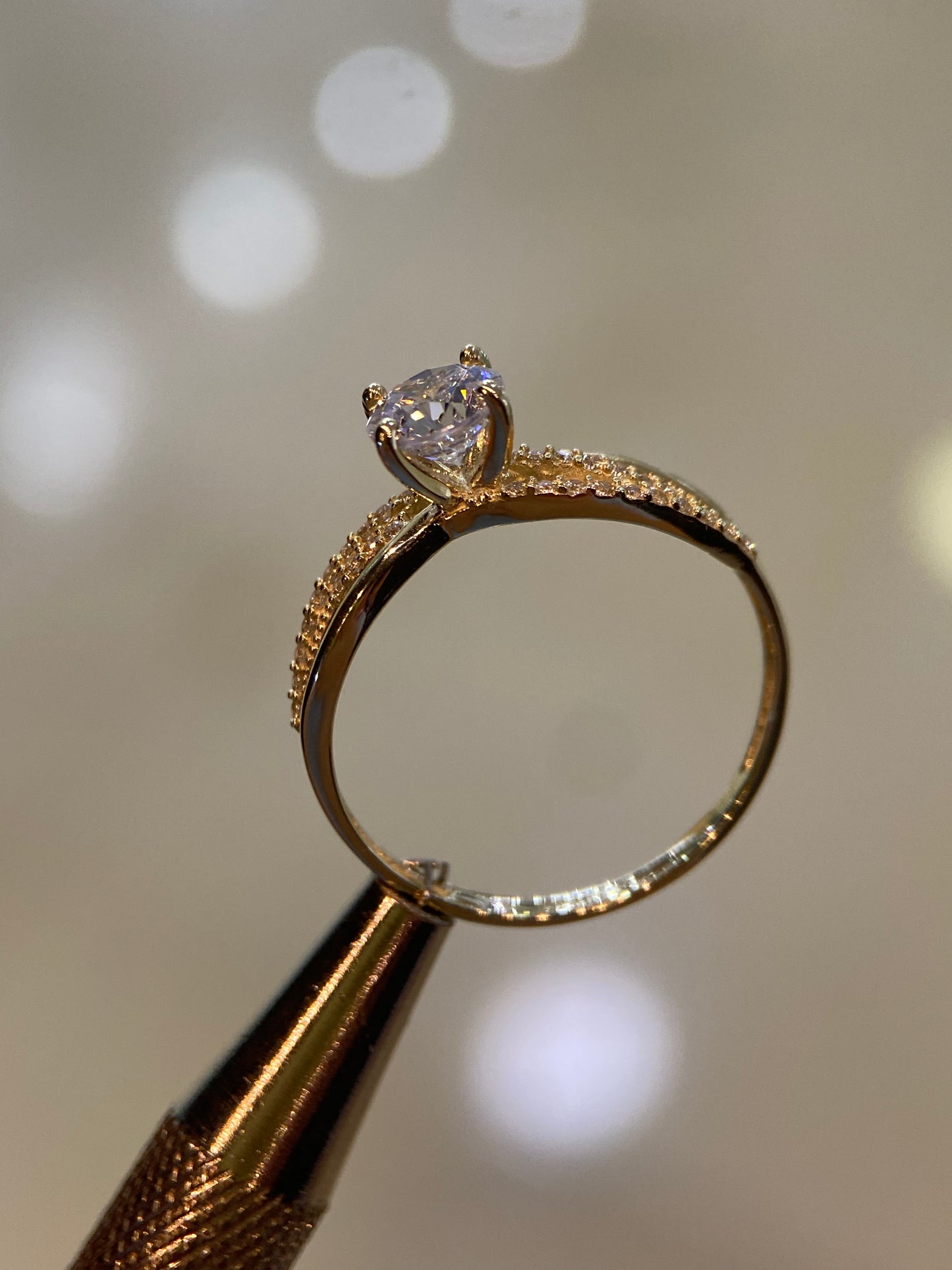 Anillo de compromiso en oro