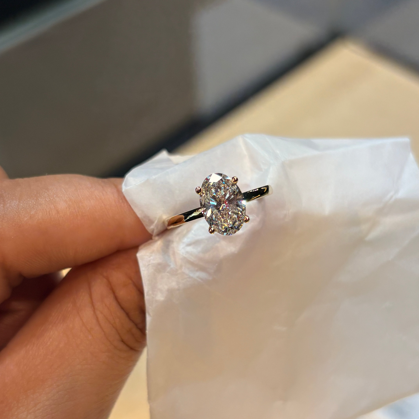 Anillo Cenit en oro con diamante de laboratorio corte oval 2.00 ct