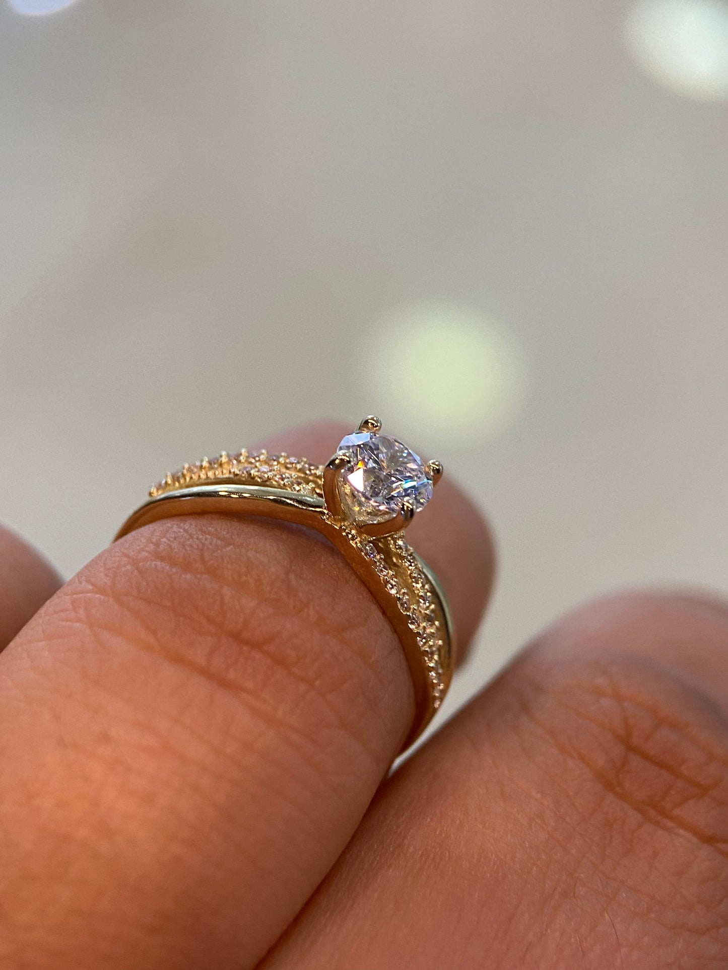 Anillo de compromiso en oro