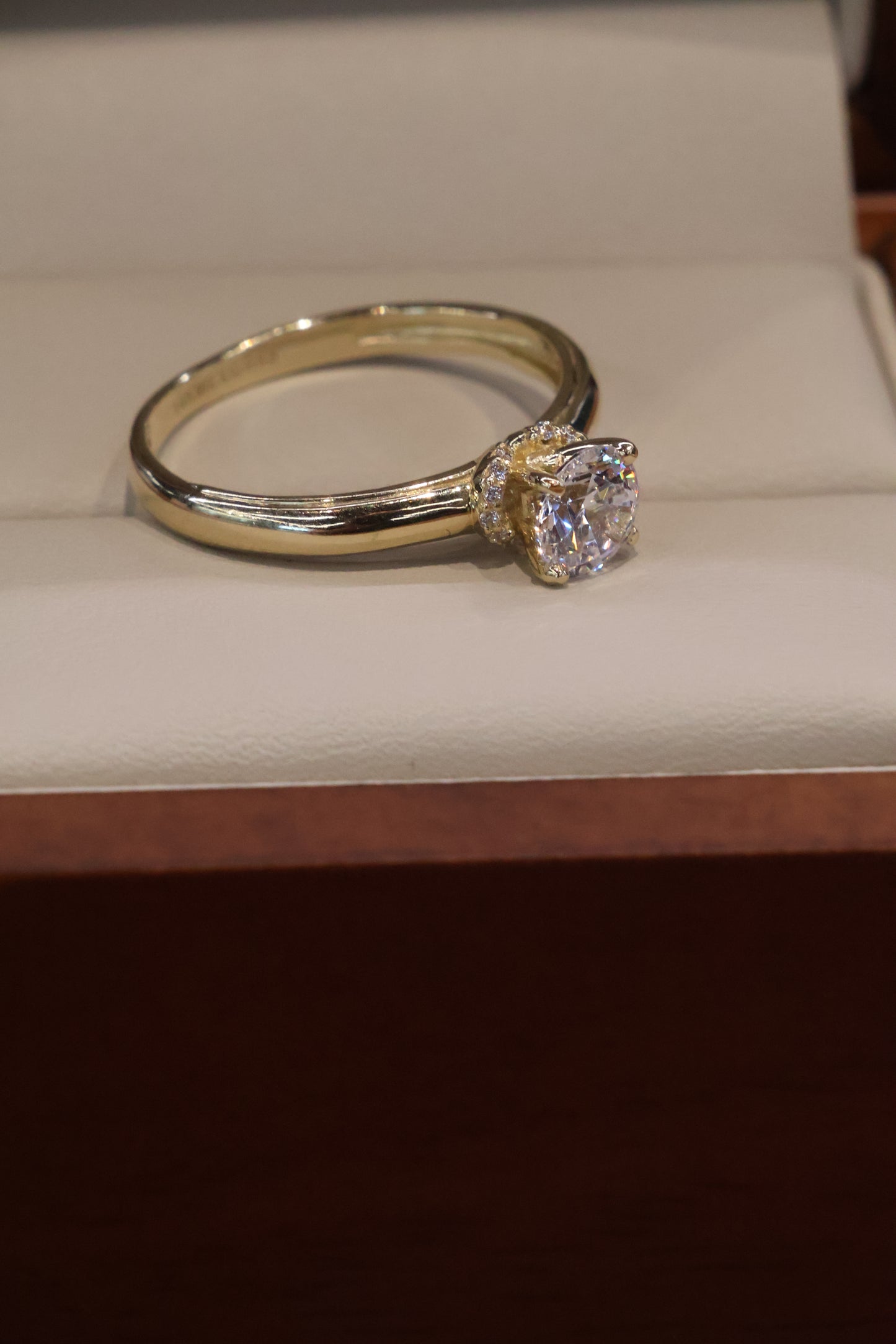 Anillo en Oro Amarillo 14k con Circonia Mod.16001