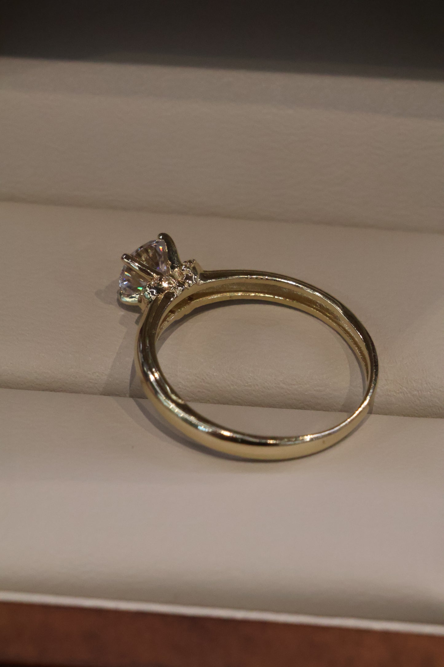 Anillo en Oro Amarillo 14k con Circonia Mod.16001
