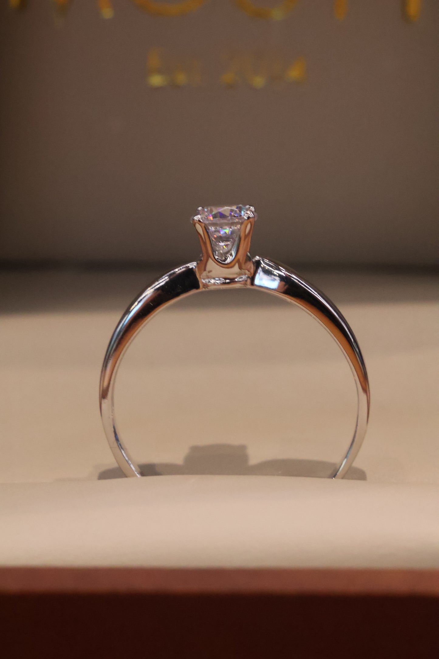 Anillo en Oro Blanco 10k con Circonias Mod. 16012
