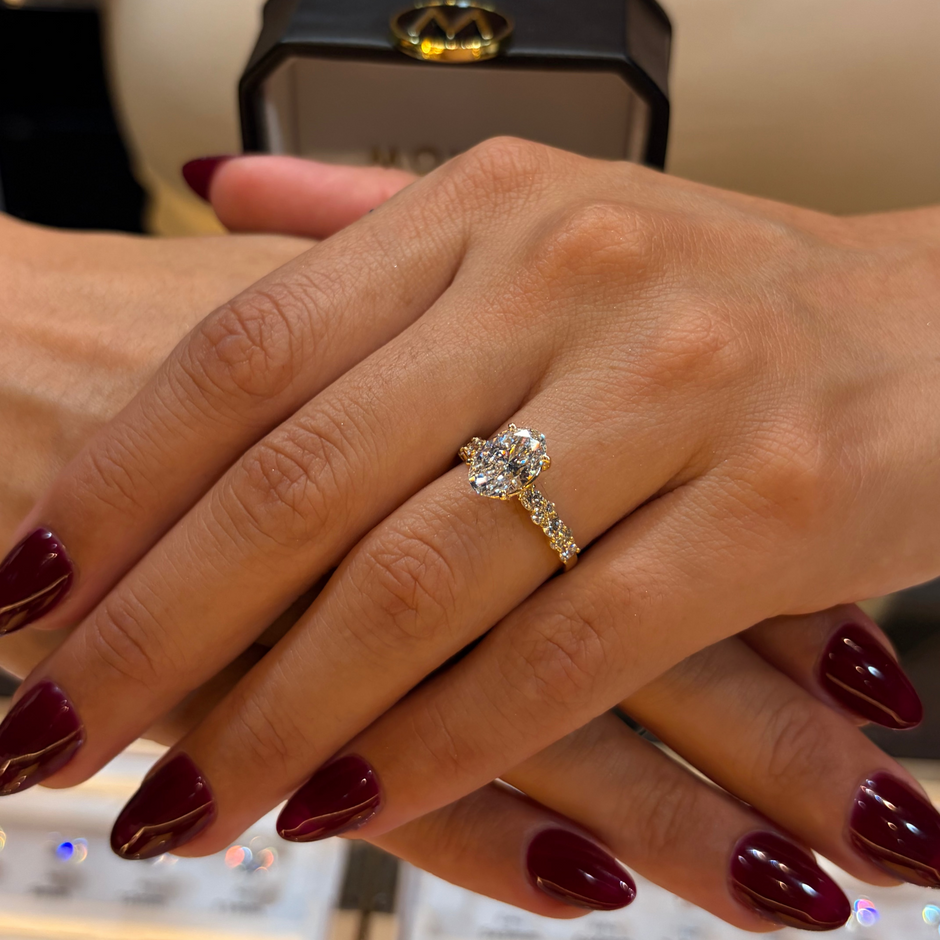Anillo Danna en oro con diamante de laboratorio corte oval 2.00 ct