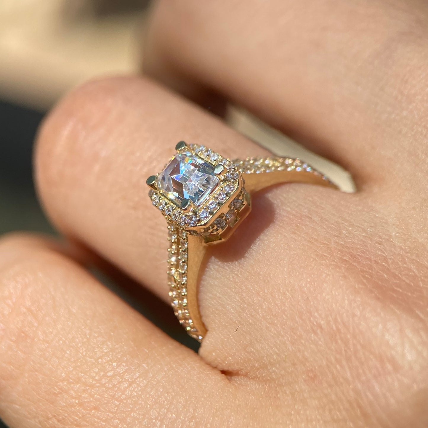 Anillo de compromiso en oro