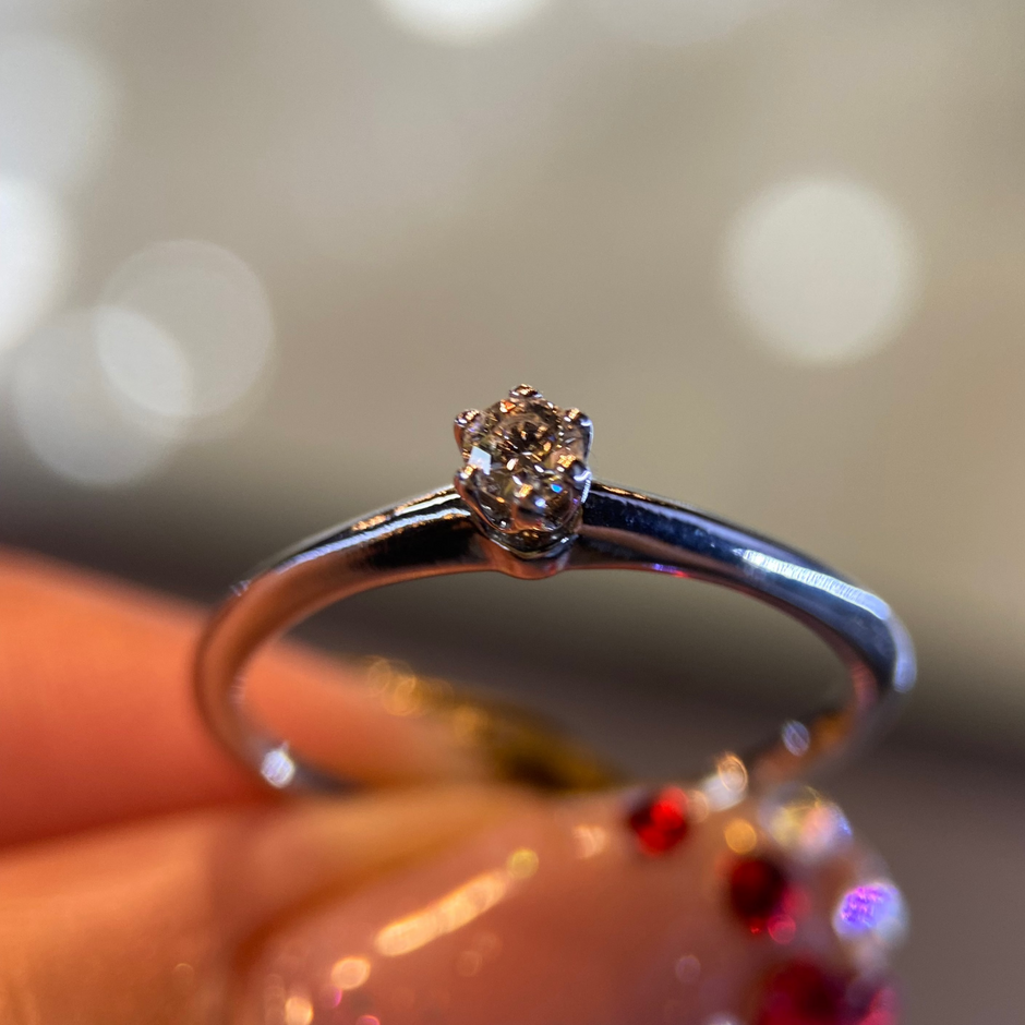 Anillo en Oro Blanco de 14k con Diamante Natural .15cts  Mod: OF1179