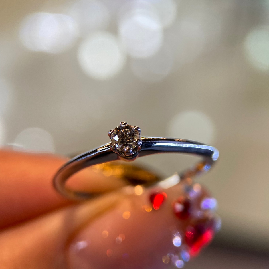 Anillo en Oro Blanco de 14k con Diamante Natural .15cts  Mod: OF1179