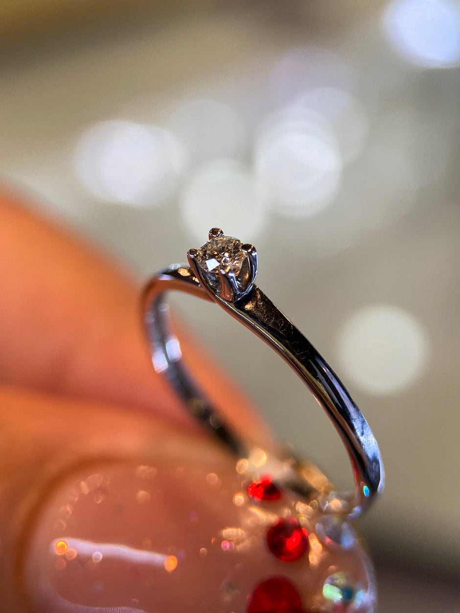 Anillo en Oro Blanco de 14k con Diamante Natural .09cts  Mod: OF1585