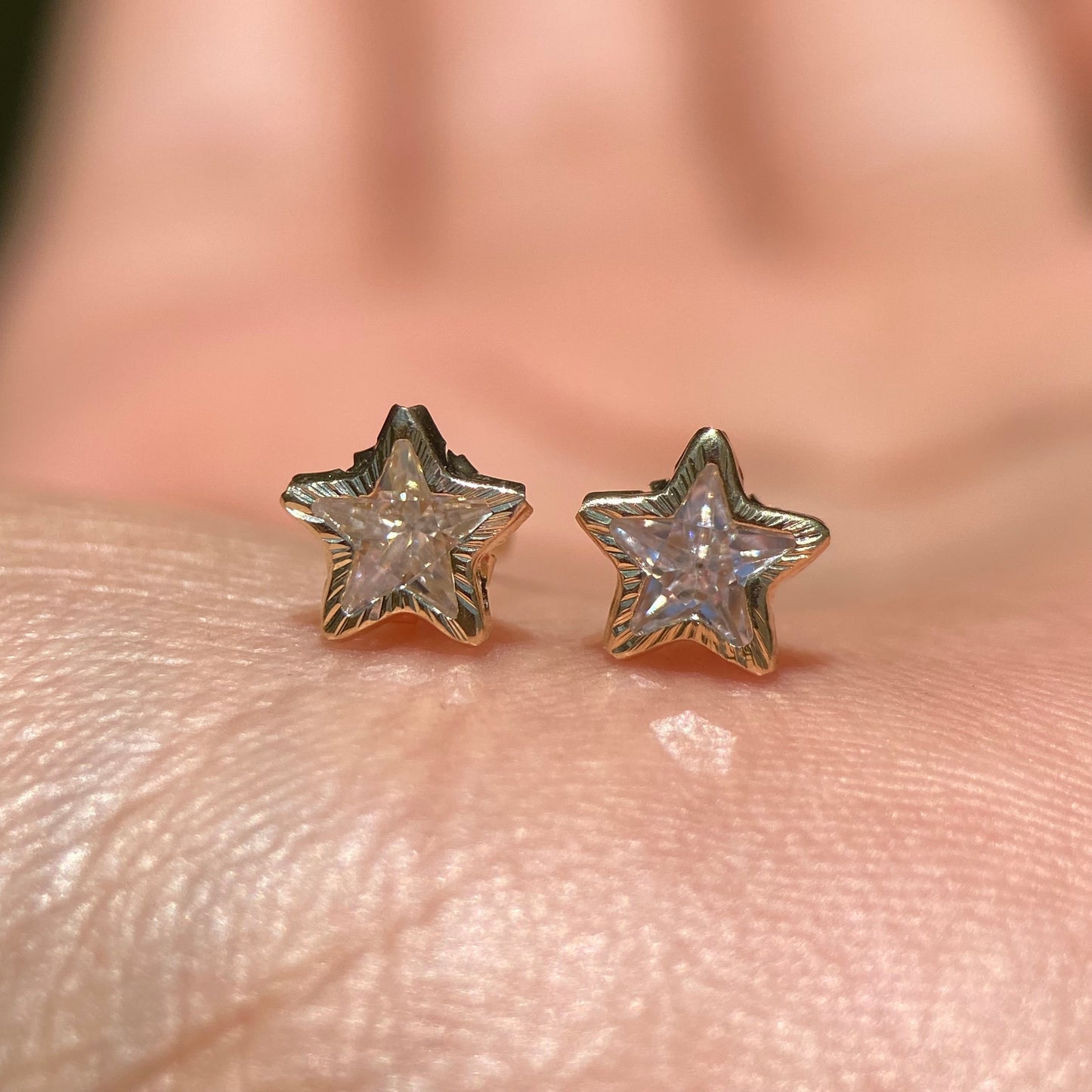 Broquel Estrella Diamantada Oro Amarillo 14k BO045 4.5mm
